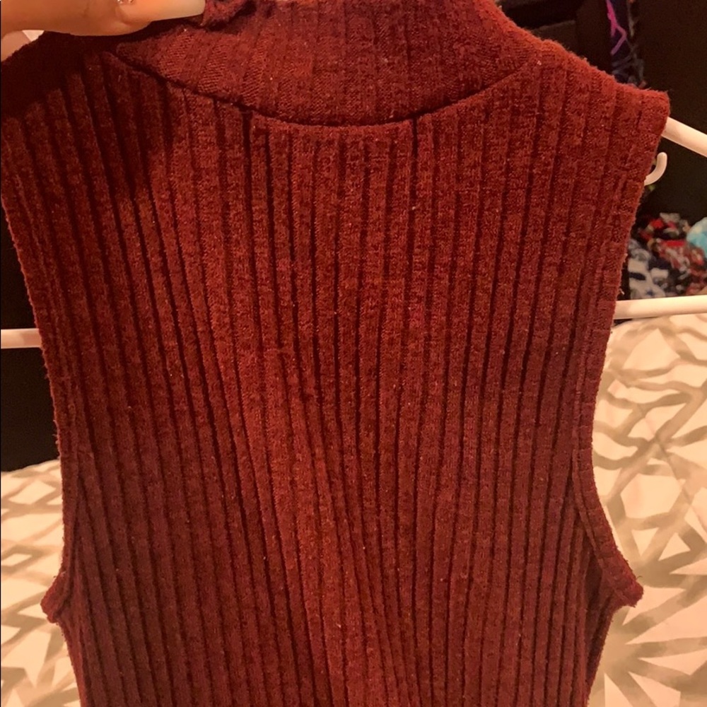 Long (bit pasted the knees) Maroon dress